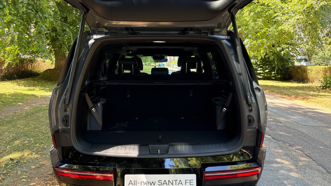 Hyundai SANTA FE 1.6 TGDi Hybrid Calligraphy 5dr 4WD Auto Hybrid Estate - Image 4